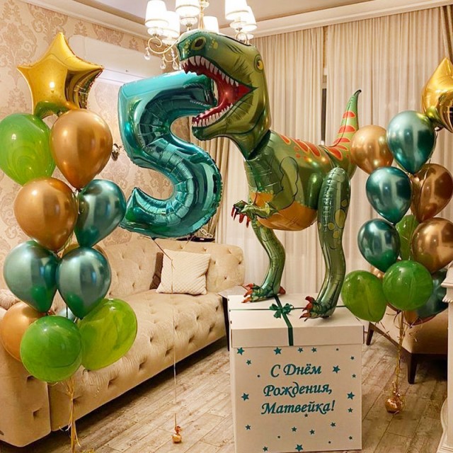 Оформление шарами "Динозавр в коробке" на 5 лет