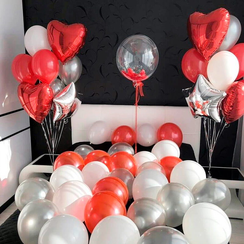 Воздушные шарики композиции из белых и красных шаров