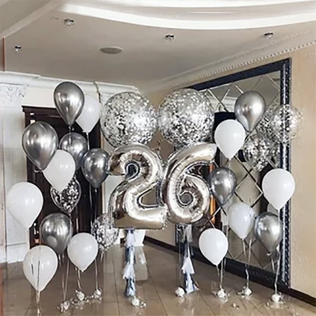 Фотозона белых и серебряных шаров на день рождения - 4029