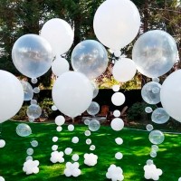 Фотозона из белых шаров "Невесомость"