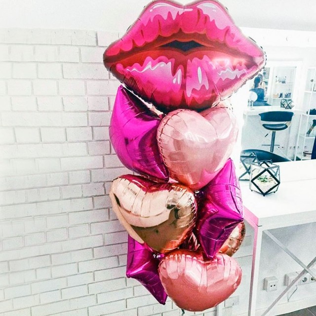Букет из воздушных шаров в форме сердца Нежный поцелуй