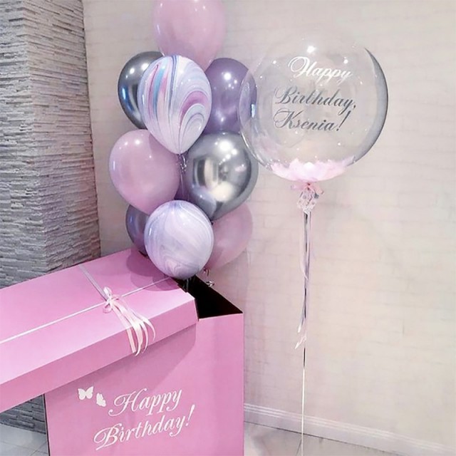 Розовая коробка с шарами на день рождения