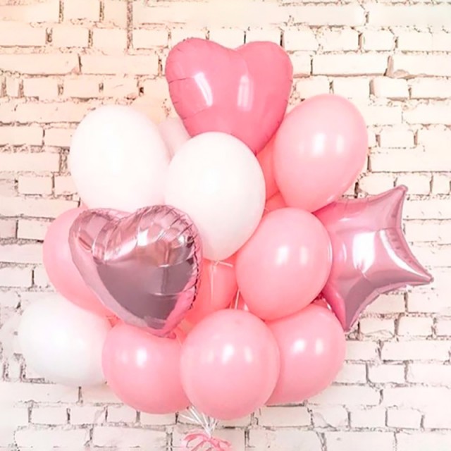 Облако из воздушных шаров розового и белого цвета
