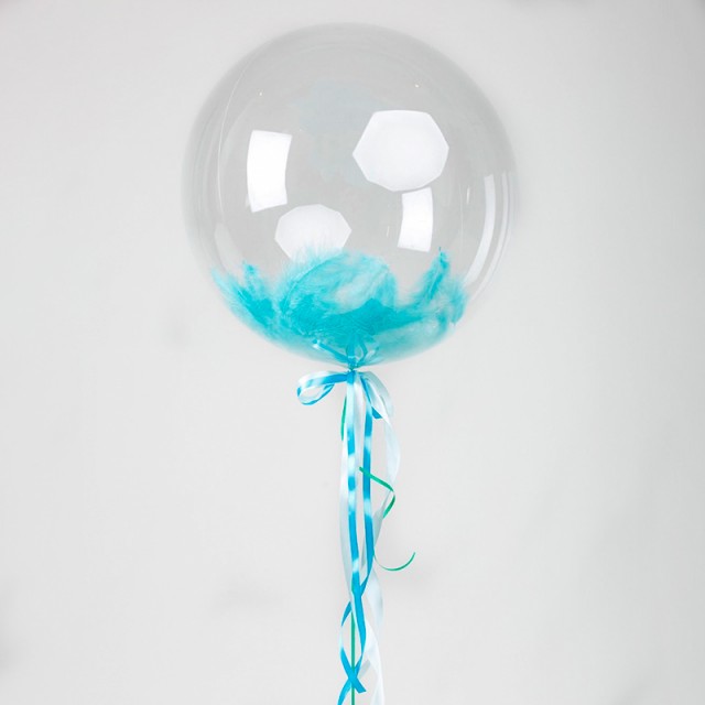 Воздушный шар с перьями голубого цвета